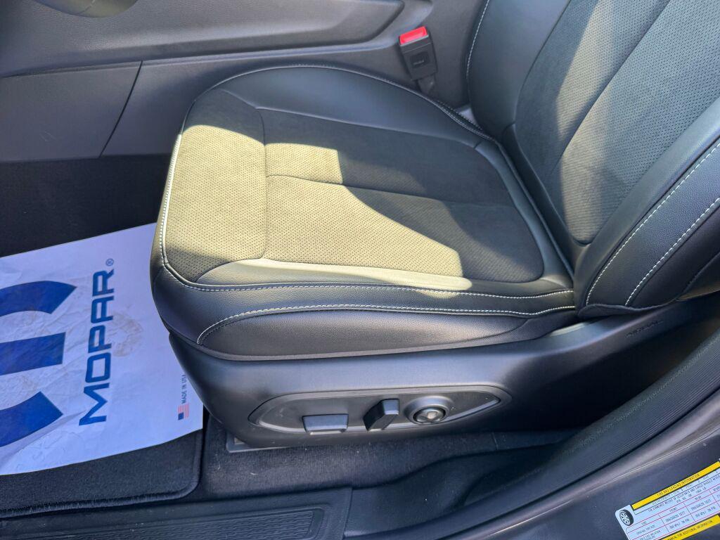 new 2025 Jeep Grand Cherokee car, priced at $48,375
