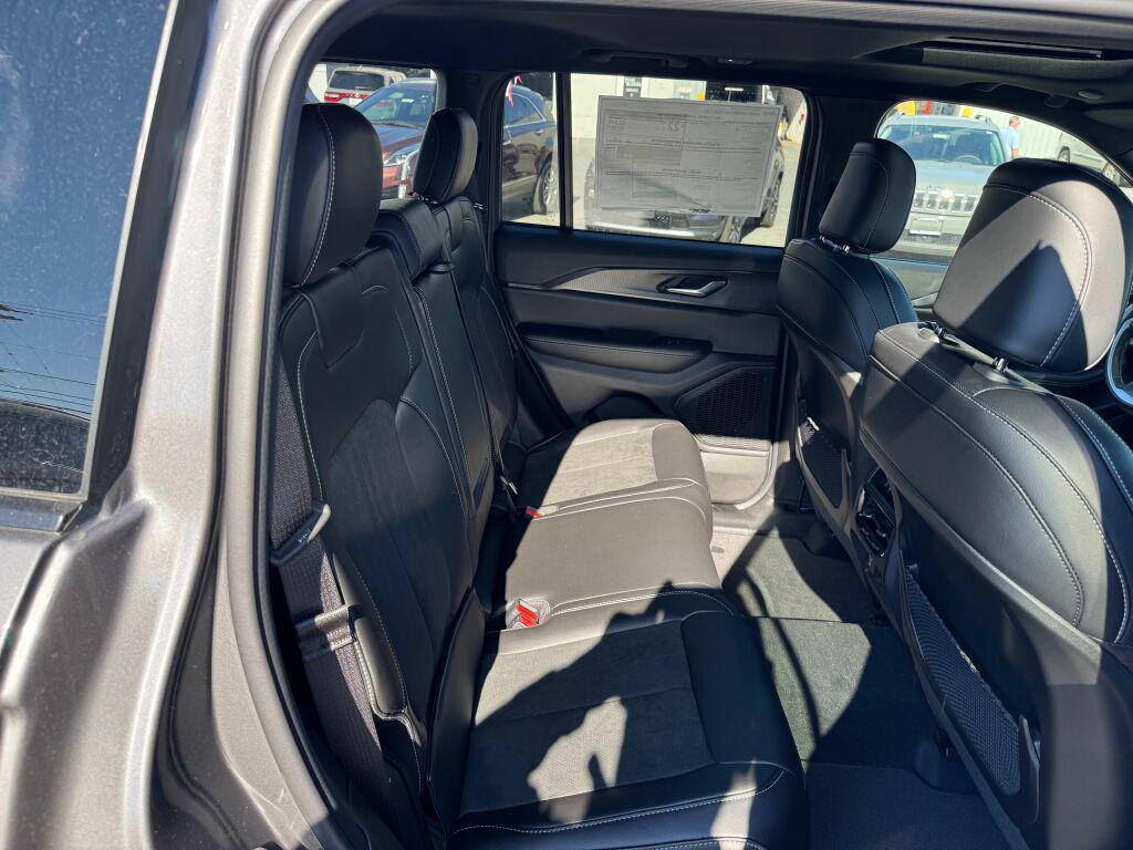 new 2025 Jeep Grand Cherokee car, priced at $48,375