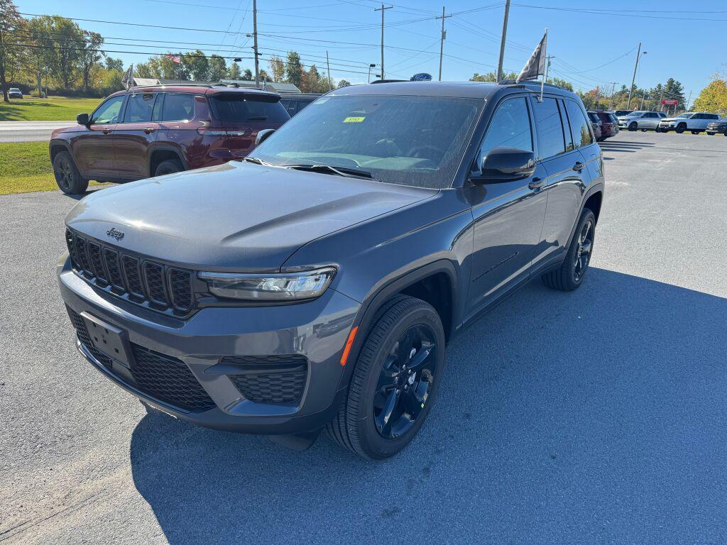 new 2025 Jeep Grand Cherokee car, priced at $48,375