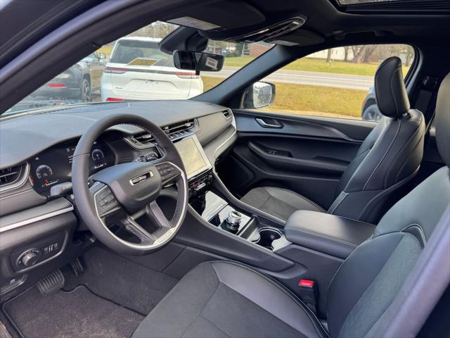 new 2025 Jeep Grand Cherokee car, priced at $48,175