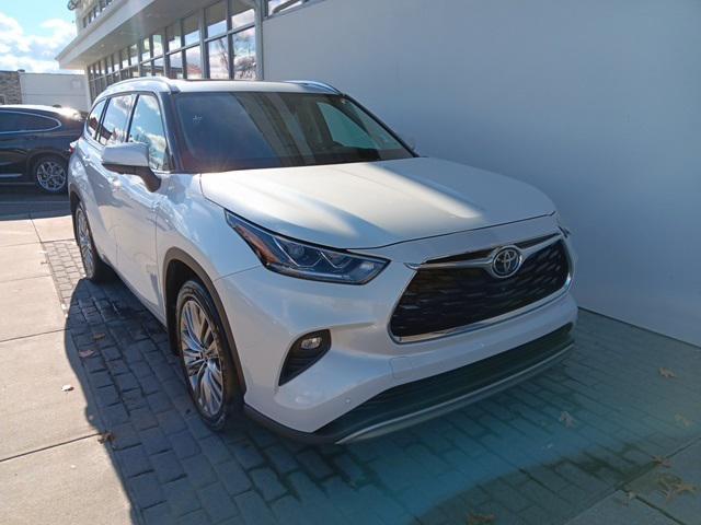 used 2023 Toyota Highlander car, priced at $39,704