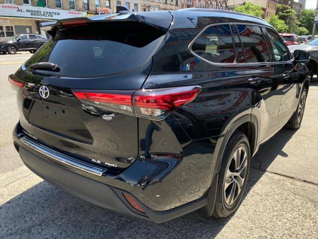 used 2020 Toyota Highlander car, priced at $24,995