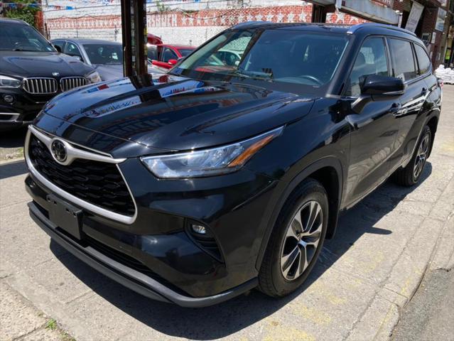 used 2020 Toyota Highlander car, priced at $24,995