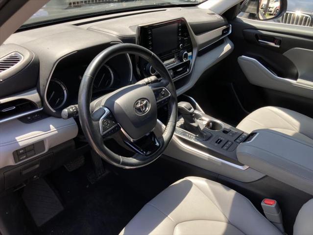 used 2020 Toyota Highlander car, priced at $24,995