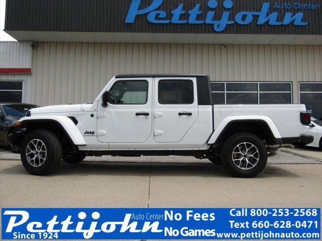 new 2024 Jeep Gladiator car, priced at $45,000