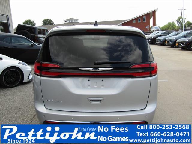 new 2024 Chrysler Pacifica car, priced at $39,450