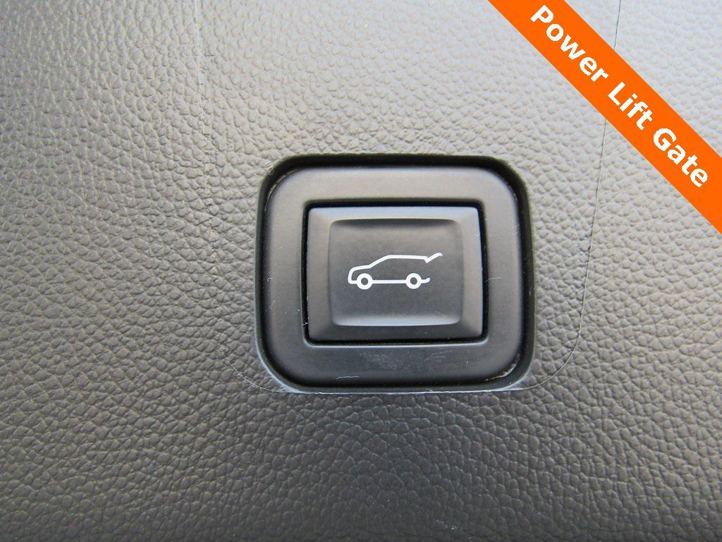 used 2022 Chevrolet Traverse car, priced at $24,000