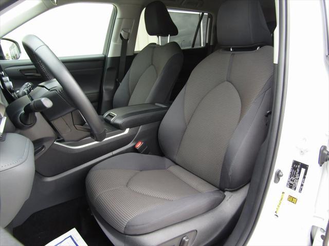 used 2024 Toyota Highlander car, priced at $41,500
