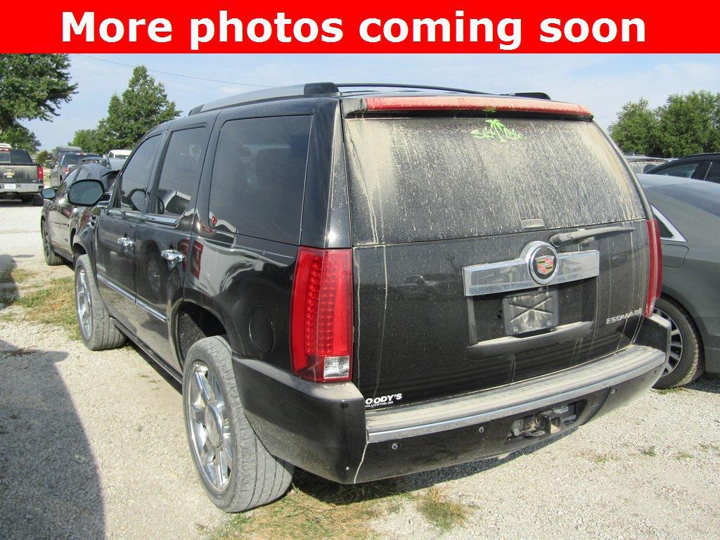 used 2013 Cadillac Escalade car, priced at $11,500