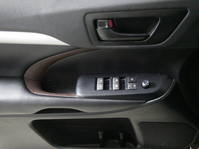used 2019 Toyota Highlander car, priced at $27,498