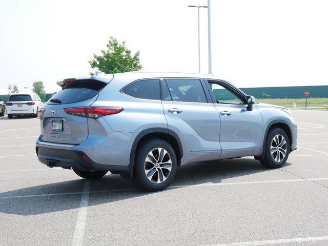 used 2022 Toyota Highlander car, priced at $36,497