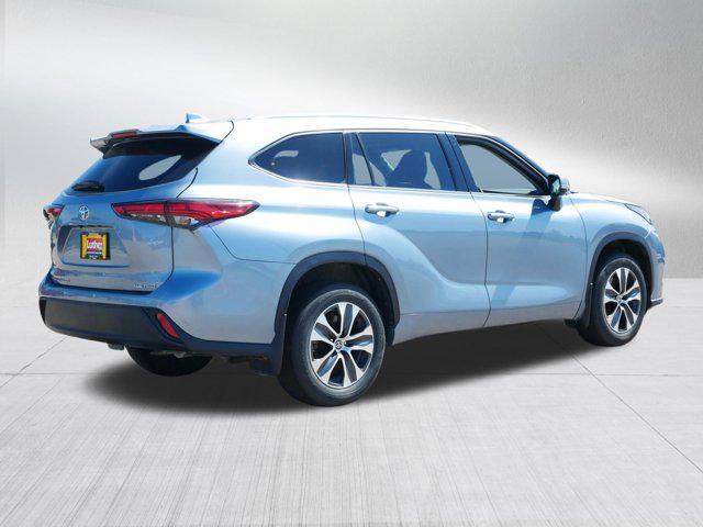 used 2022 Toyota Highlander car, priced at $36,747