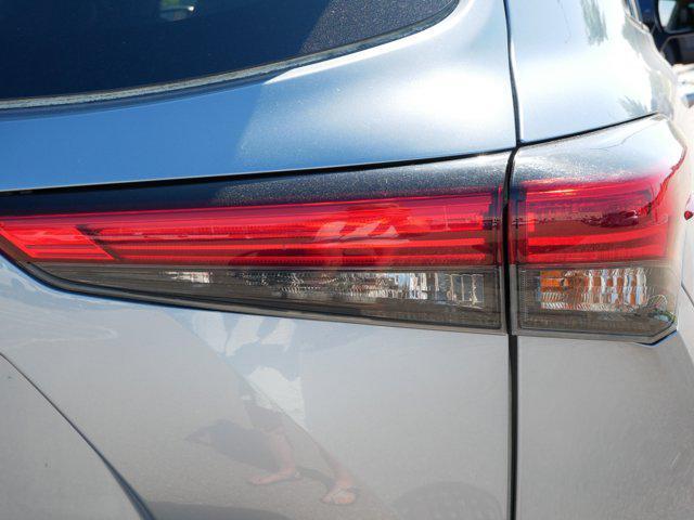 used 2022 Toyota Highlander car, priced at $36,747