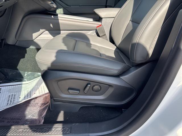 new 2025 Ford Explorer car, priced at $45,596