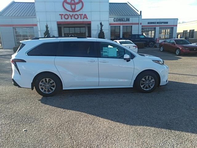 new 2025 Toyota Sienna car, priced at $44,960