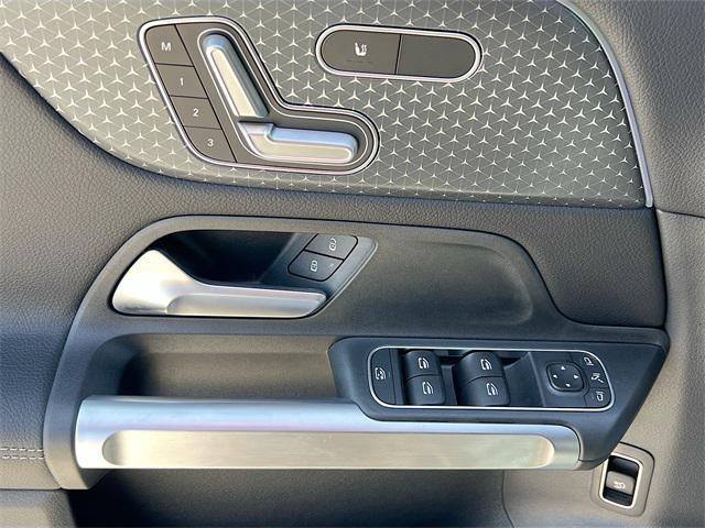 new 2025 Mercedes-Benz GLB 250 car, priced at $49,595