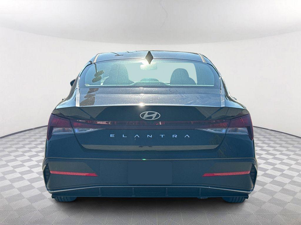 new 2025 Hyundai Elantra car