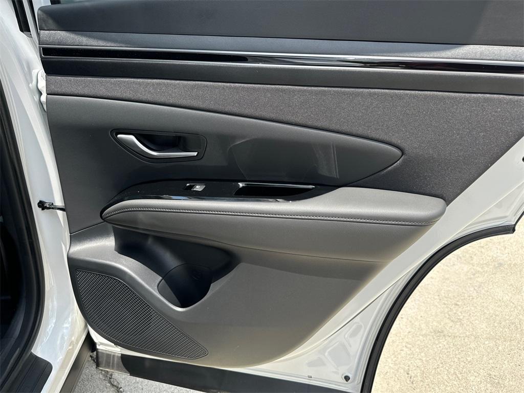 new 2024 Hyundai TUCSON Hybrid car, priced at $34,900