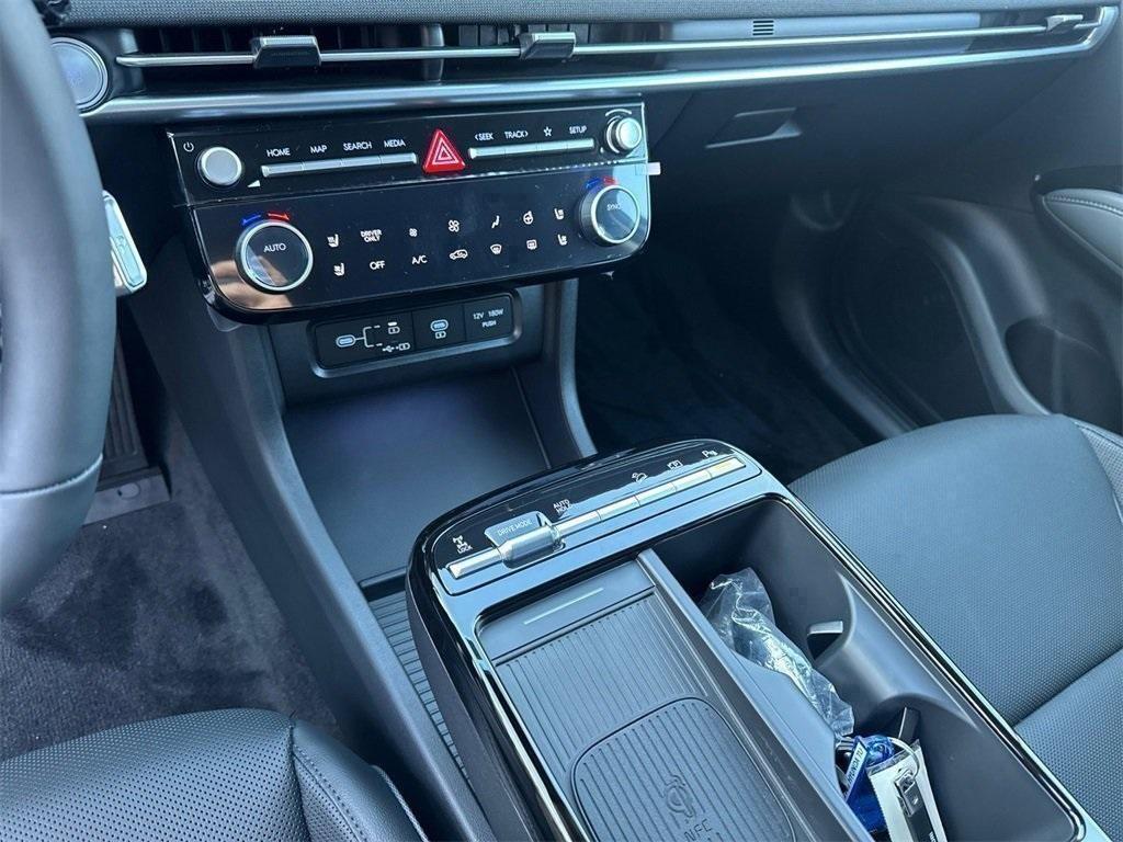 new 2025 Hyundai TUCSON Hybrid car