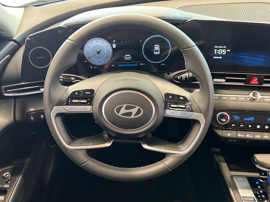 new 2025 Hyundai Elantra car