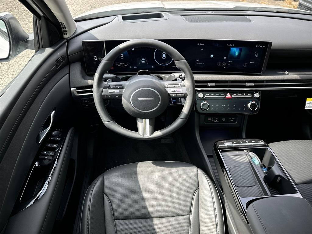 new 2025 Hyundai Tucson car, priced at $40,000