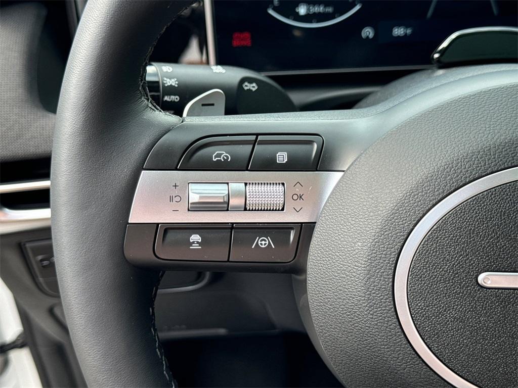 new 2025 Hyundai Tucson car, priced at $40,000