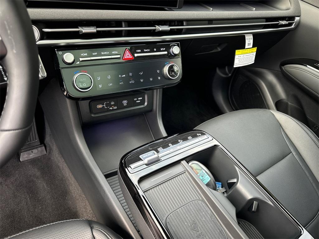 new 2025 Hyundai Tucson car, priced at $40,000