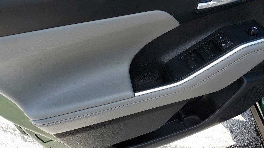 used 2023 Toyota Highlander car, priced at $32,195