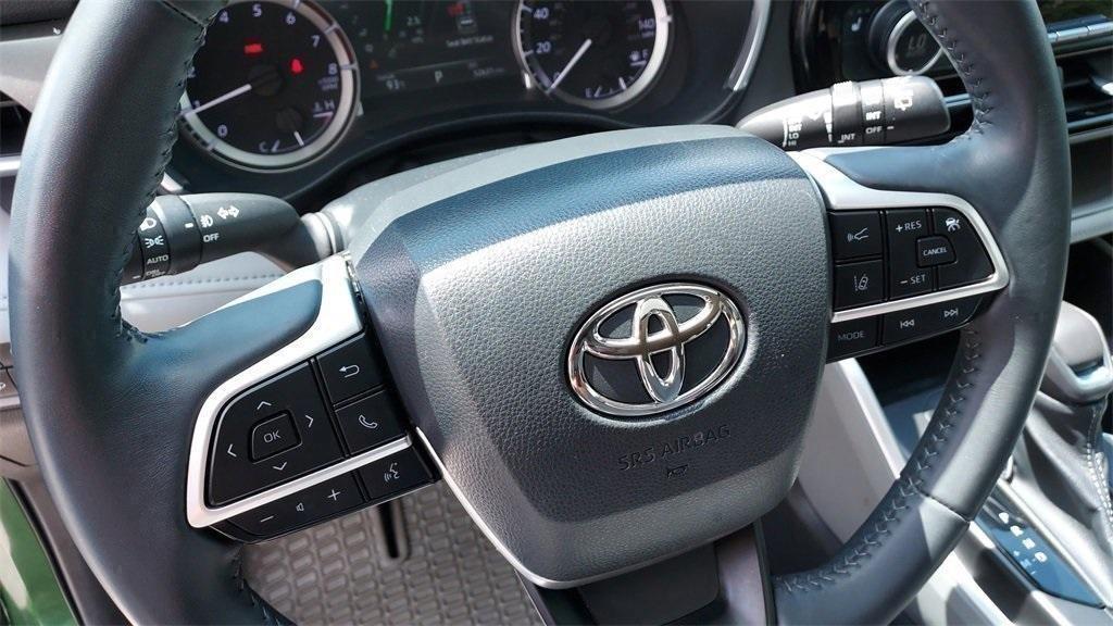 used 2023 Toyota Highlander car, priced at $32,195