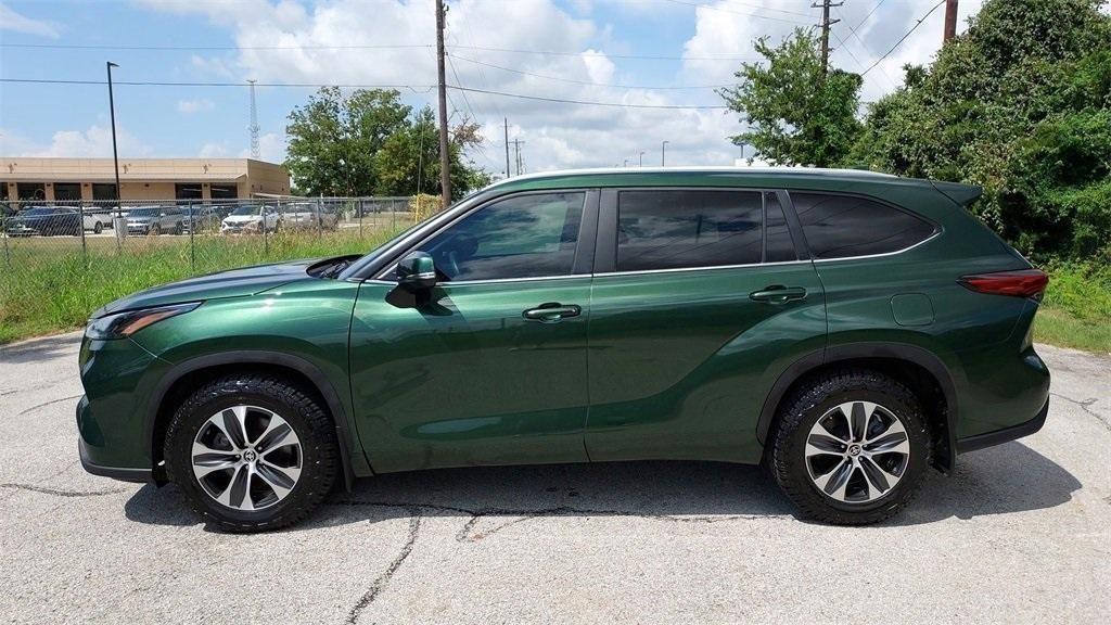 used 2023 Toyota Highlander car, priced at $32,195