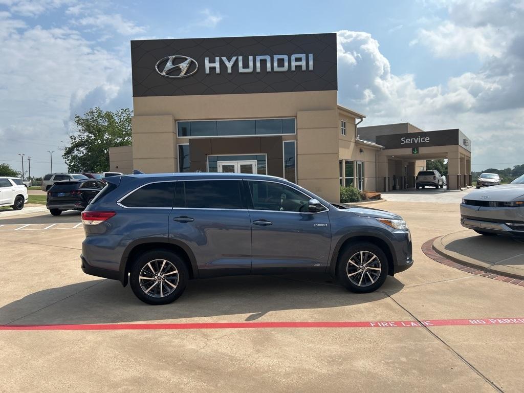 used 2019 Toyota Highlander Hybrid car, priced at $30,591