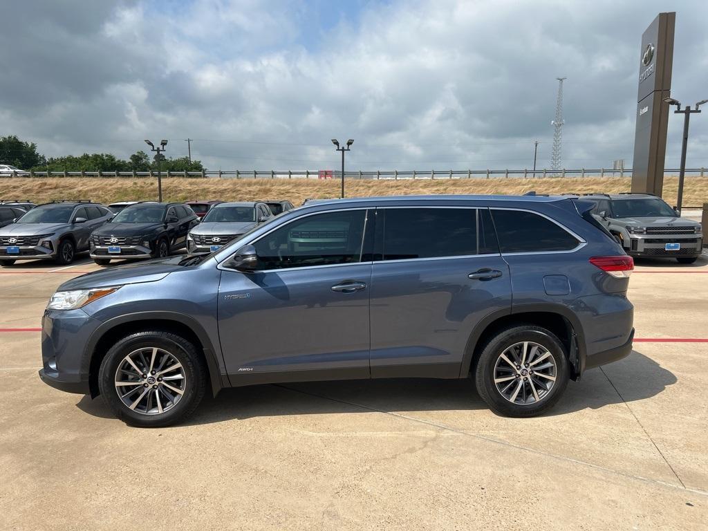 used 2019 Toyota Highlander Hybrid car, priced at $30,392