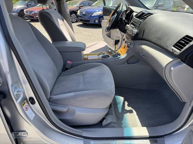 used 2010 Toyota Highlander Hybrid car, priced at $7,695