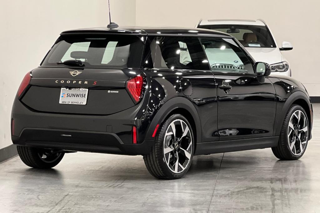 new 2025 MINI Hardtop car, priced at $35,595