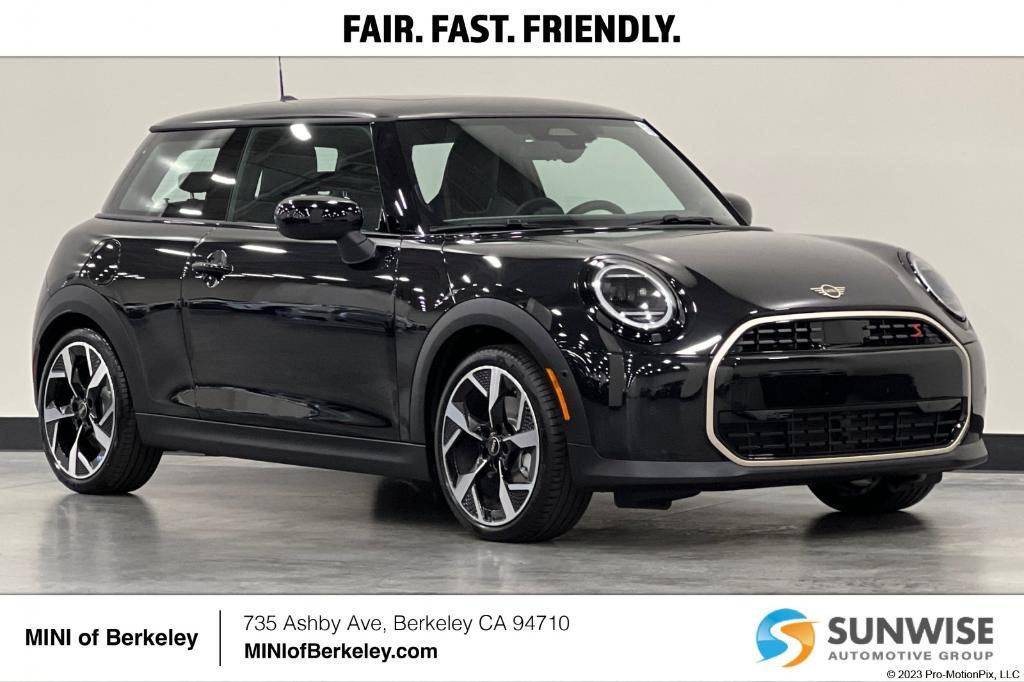 new 2025 MINI Hardtop car, priced at $35,595