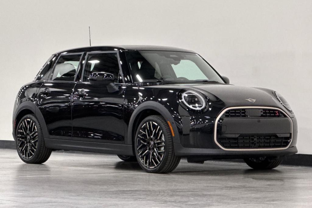 new 2025 MINI Hardtop car, priced at $39,295