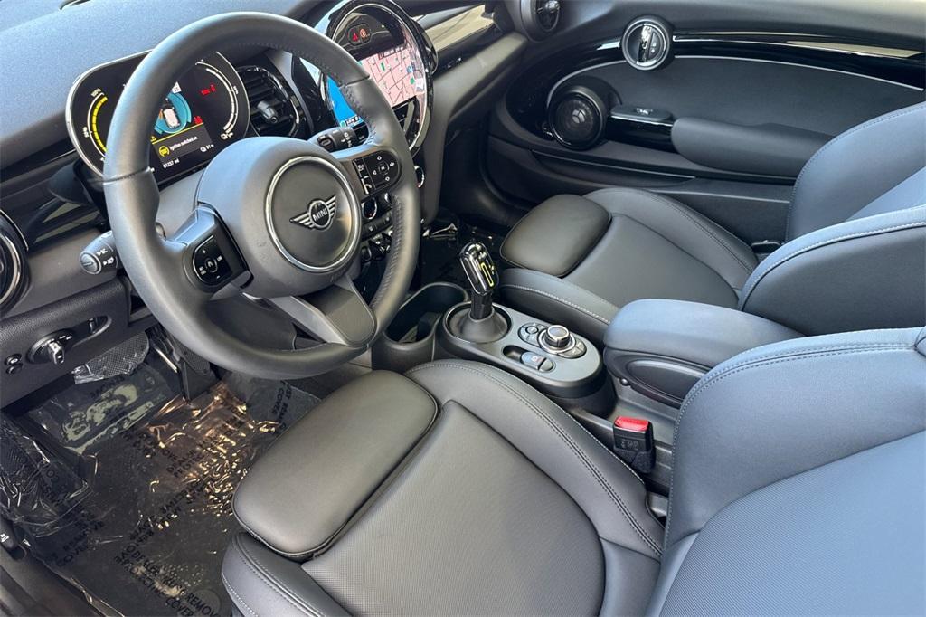 used 2024 MINI SE Hardtop car, priced at $28,500