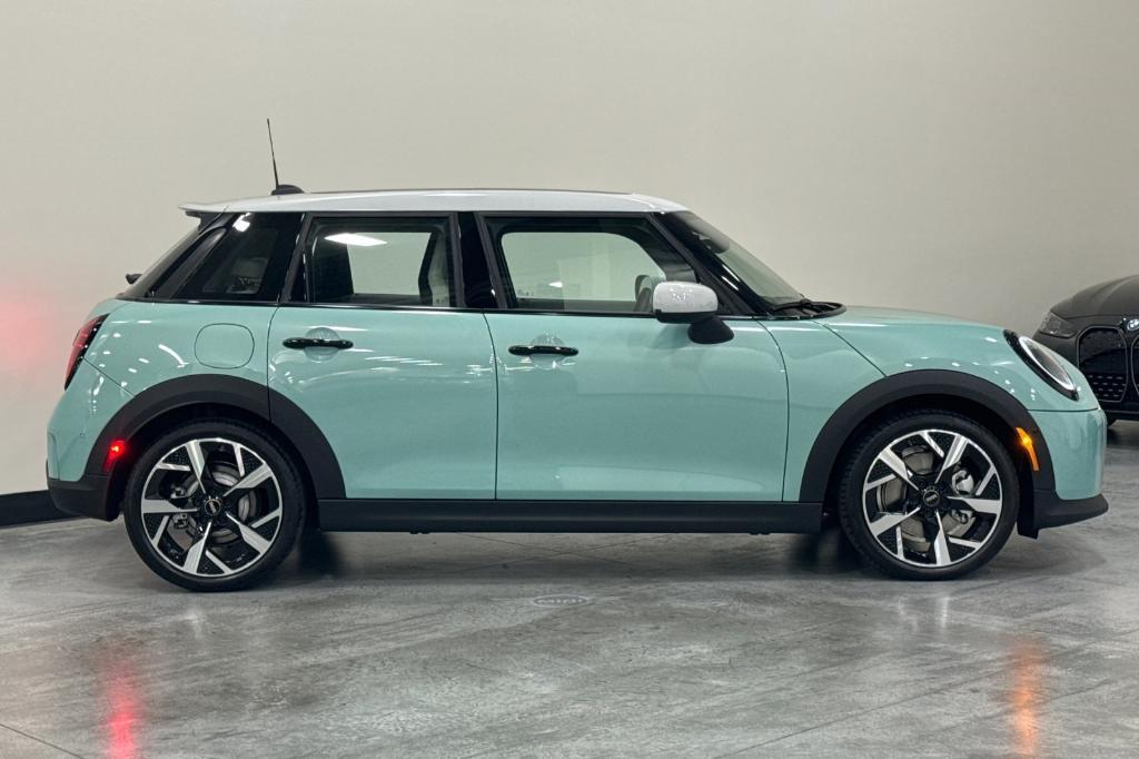 new 2025 MINI Hardtop car, priced at $39,295