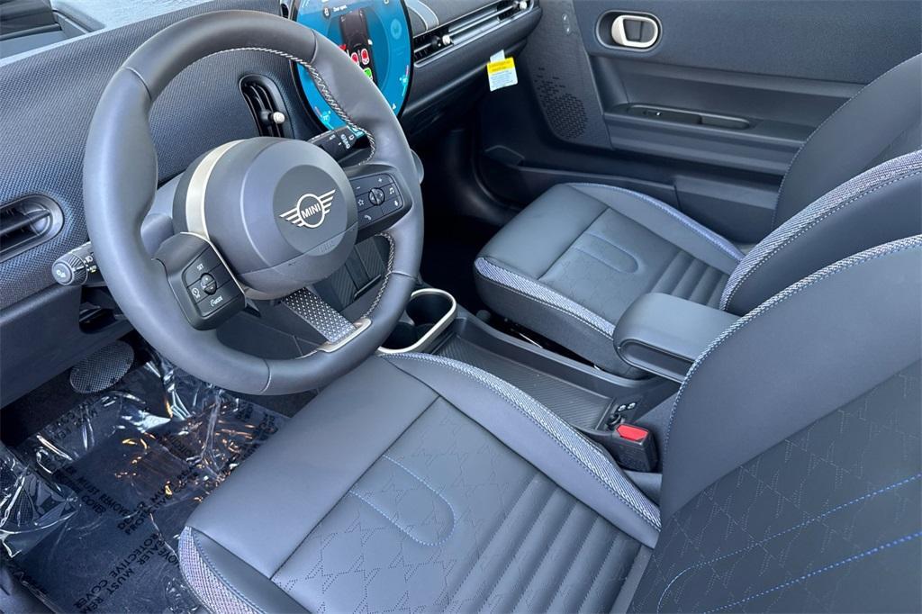 new 2025 MINI Hardtop car, priced at $32,525
