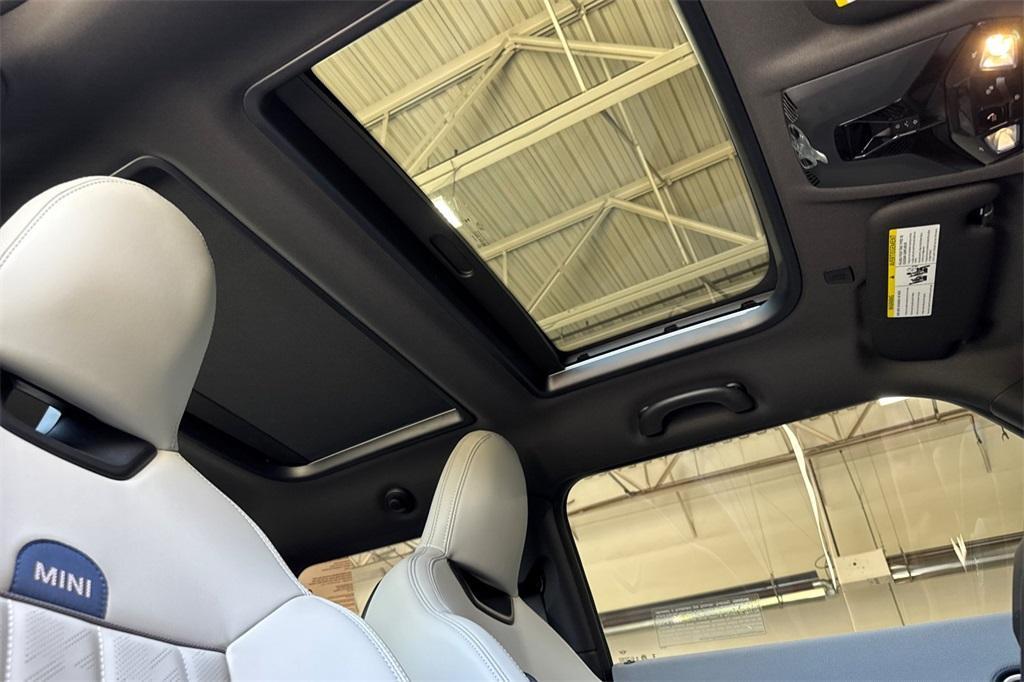 new 2025 MINI Hardtop car, priced at $38,475