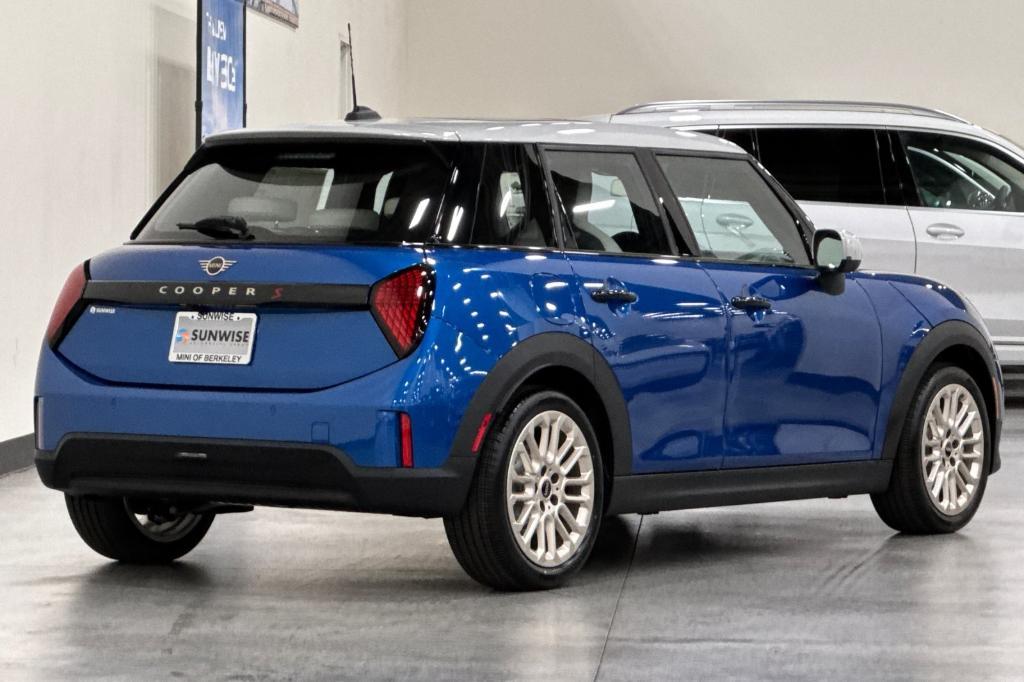 new 2025 MINI Hardtop car, priced at $39,295