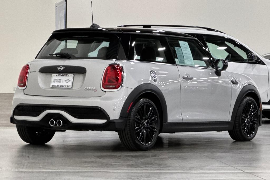 used 2022 MINI Hardtop car, priced at $26,500