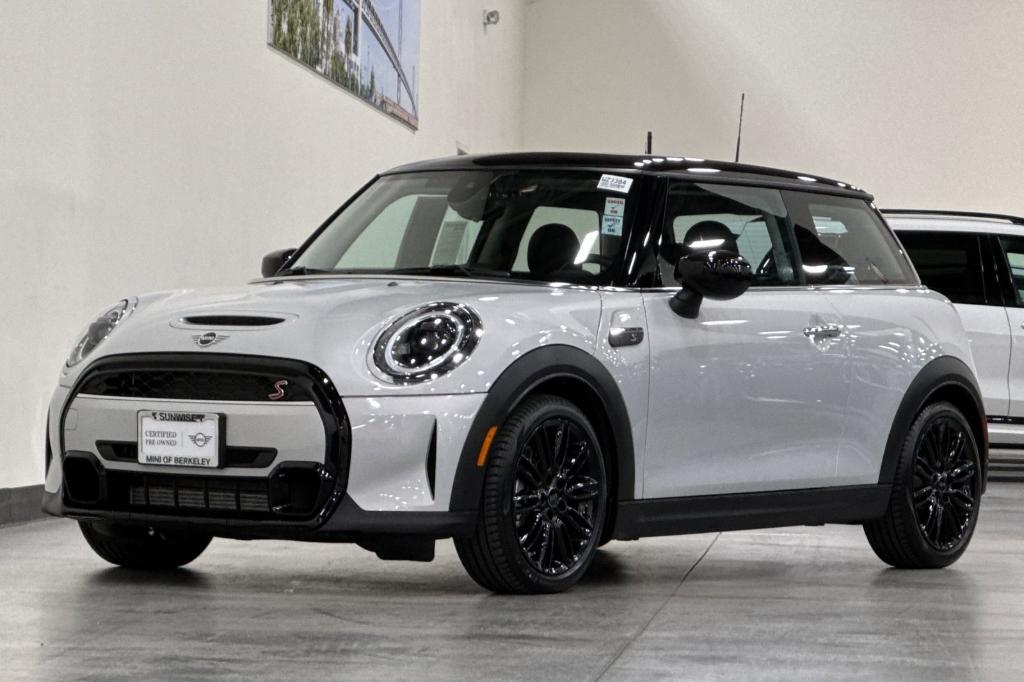 used 2022 MINI Hardtop car, priced at $26,500