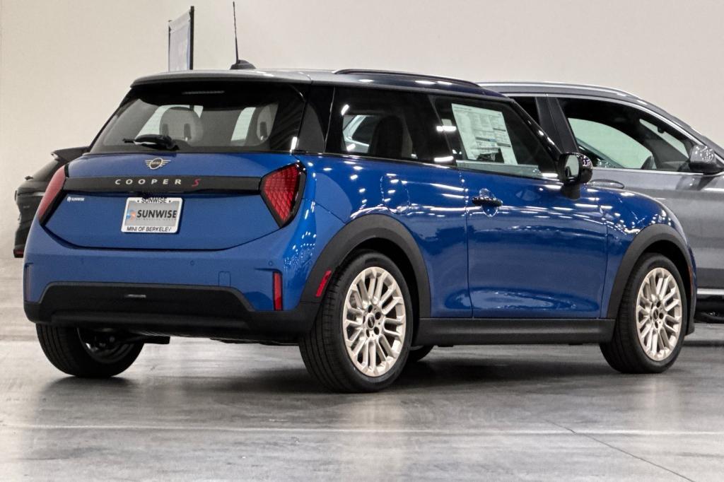 new 2025 MINI Hardtop car, priced at $39,045