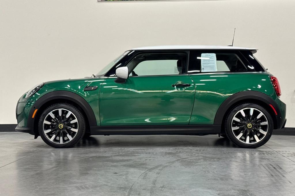 used 2024 MINI SE Hardtop car, priced at $28,500