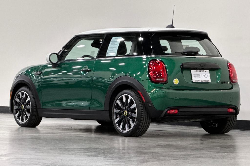 used 2024 MINI SE Hardtop car, priced at $28,500