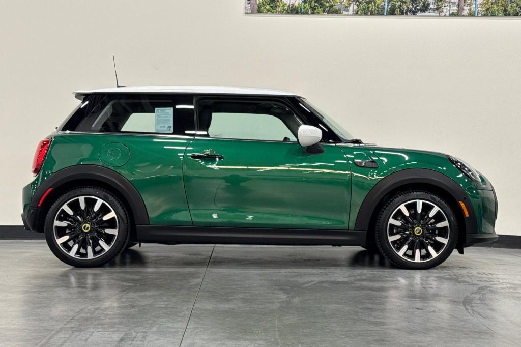 used 2024 MINI SE Hardtop car, priced at $28,500