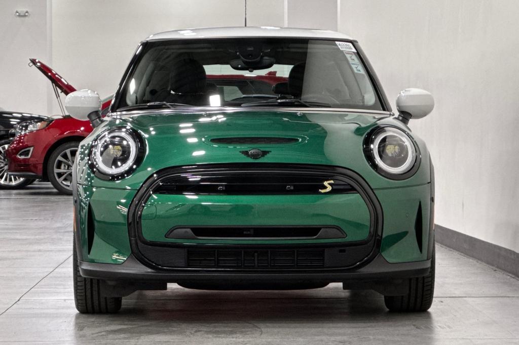 used 2024 MINI SE Hardtop car, priced at $28,500