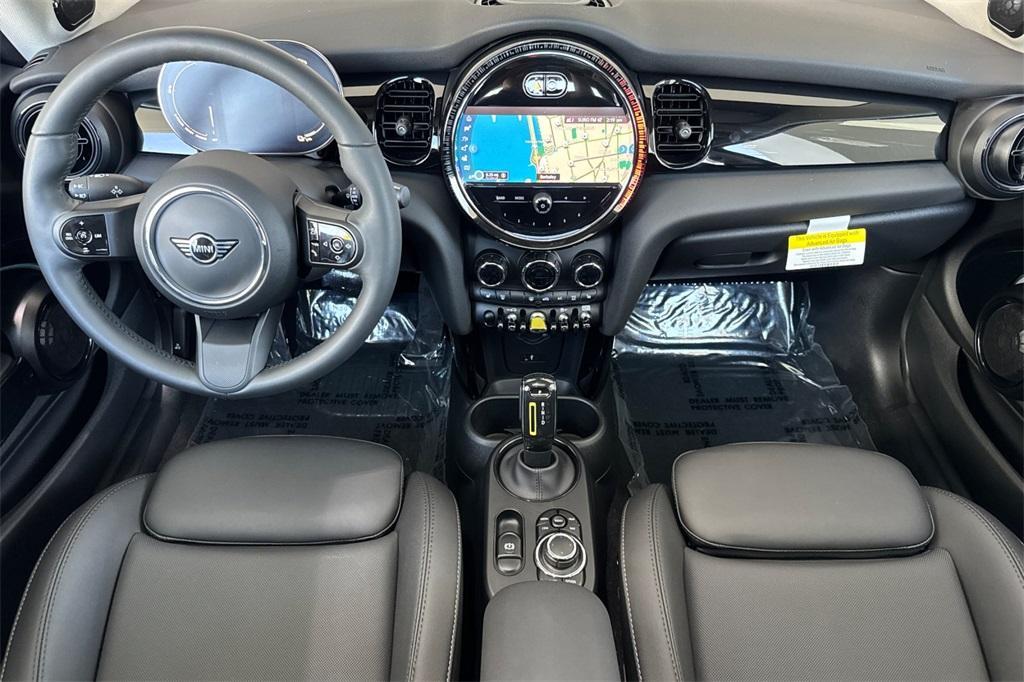 used 2024 MINI SE Hardtop car, priced at $28,000