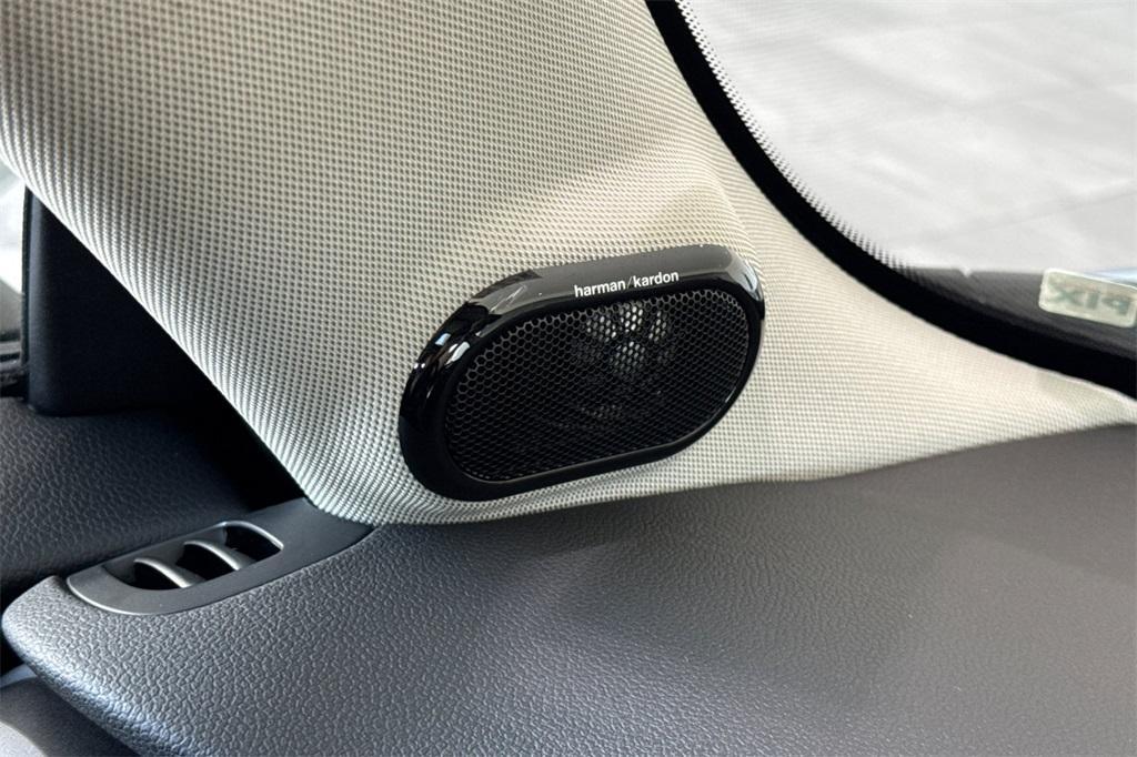 used 2024 MINI SE Hardtop car, priced at $28,000